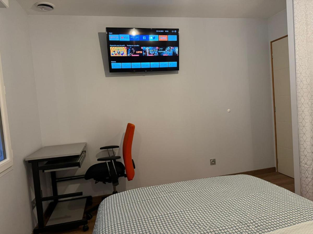 Chambre Privee/Climatisee+Tv /Petit Dejeuner Inclu/Tout Confort ヌヴェール エクステリア 写真