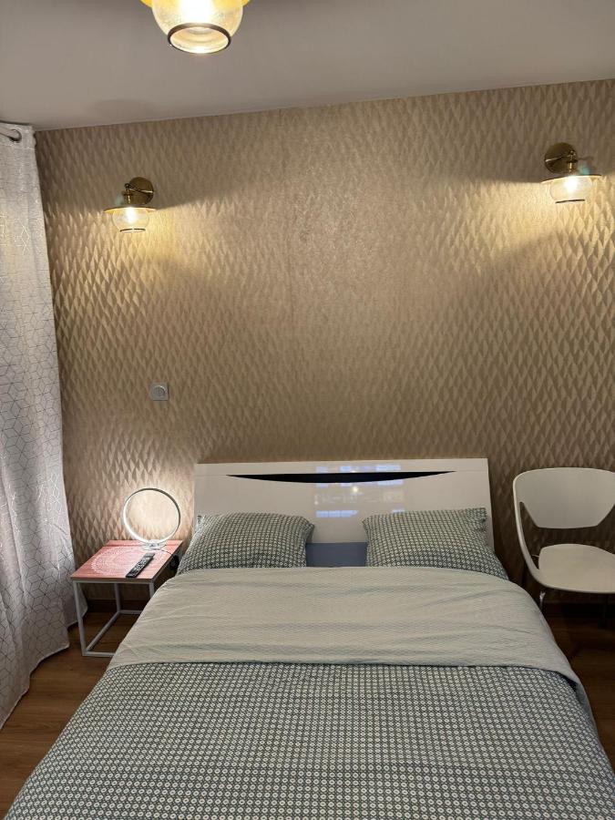Chambre Privee/Climatisee+Tv /Petit Dejeuner Inclu/Tout Confort ヌヴェール エクステリア 写真