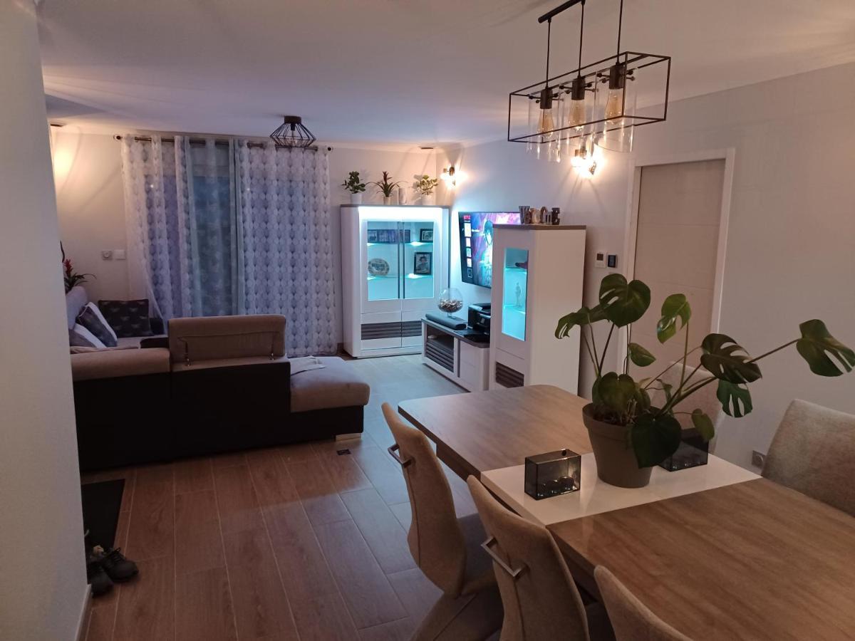 Chambre Privee/Climatisee+Tv /Petit Dejeuner Inclu/Tout Confort ヌヴェール エクステリア 写真