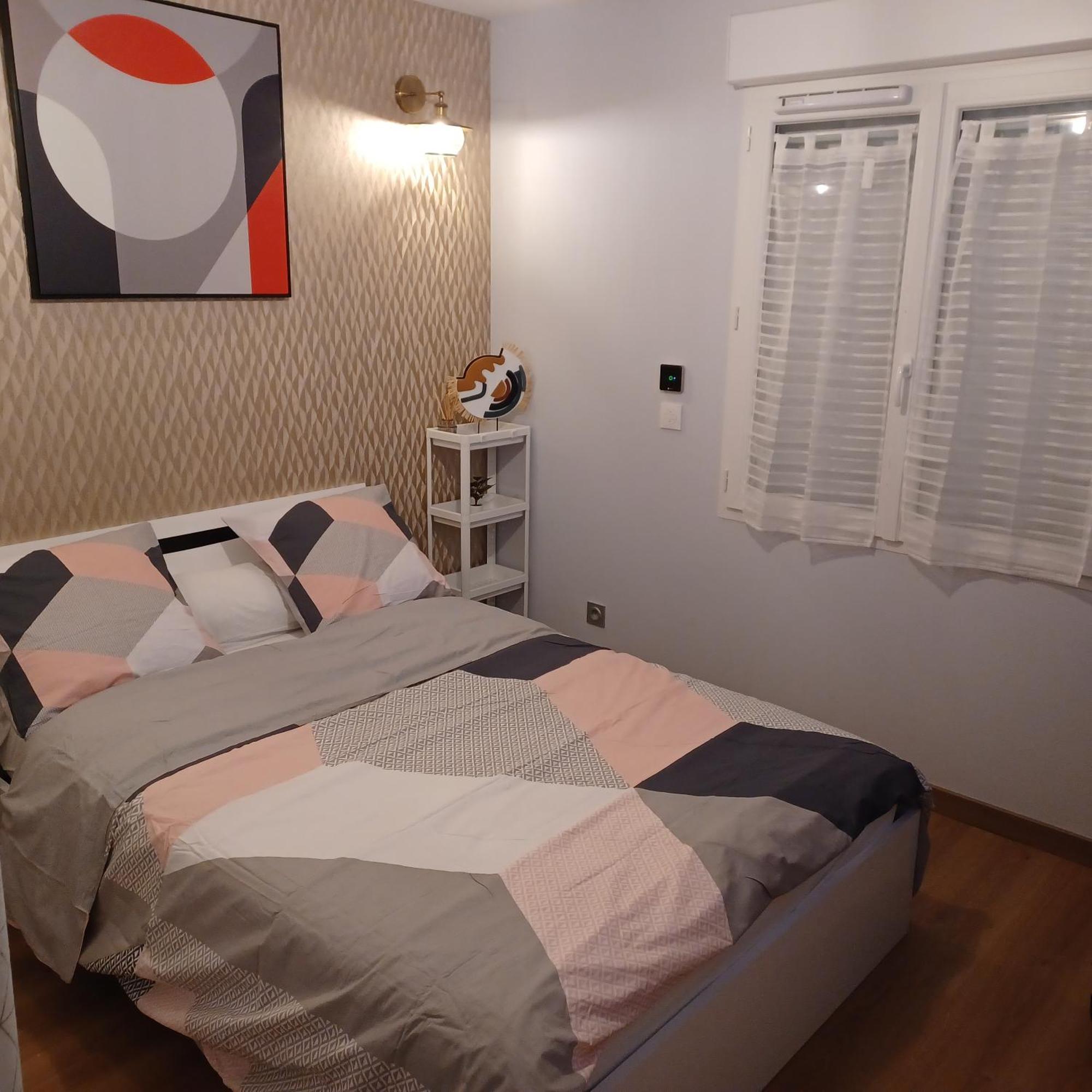 Chambre Privee/Climatisee+Tv /Petit Dejeuner Inclu/Tout Confort ヌヴェール エクステリア 写真
